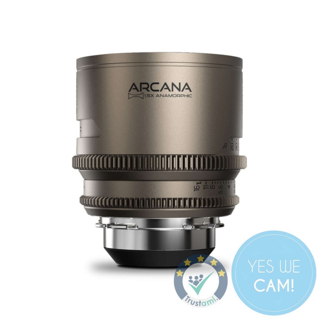 DZOFILM Arcana 45mm T2.1 1.5X Anamorph Cine-Objektiv in Frontansicht mit Arcana Logo