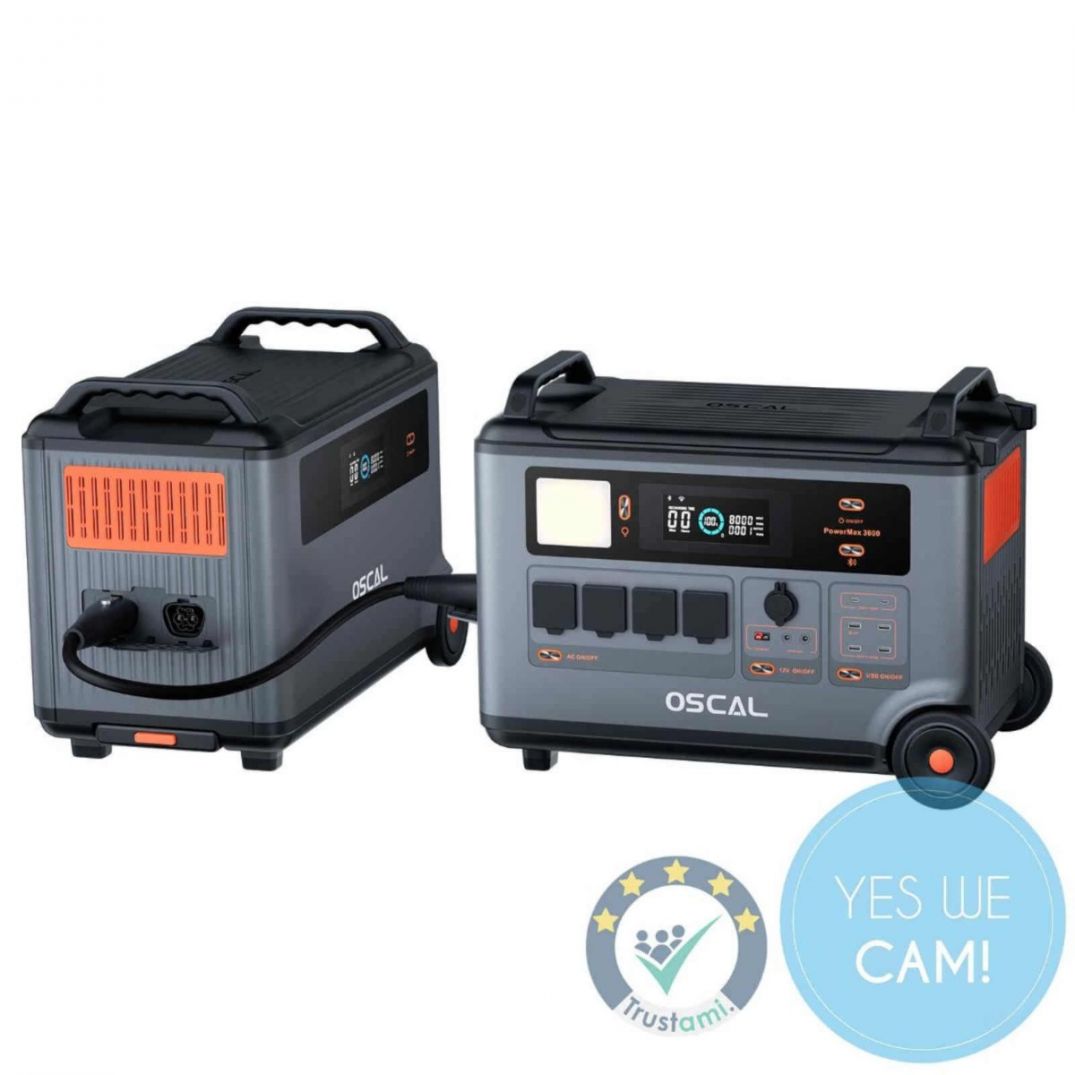 Oscal Powerstation in Frontansicht mit integriertem Display, grauem Gehäuse, Tragegriffen und Transportrollen