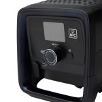 Nahaufnahme des Bedienpanels der amaran Ray 360c mit DMX-Port, USB-C und Regler