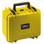 Kompaktes B&W Outdoor Case 2000 gelb mit DJI Mini 4 Pro Drohne und bis zu vier Akkus
