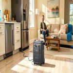 BLUETTI Elite 320 Powerstation versorgt Haushaltsgeraete waehrend eines Stromausfalls im Wohnbereich