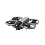 DJI Avata 360 Drohne in schräger Frontansicht mit integrierter 360-Grad-Kamera und Propellerschutz
