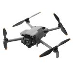 DJI Mini 5 Pro Drohne in Flugposition mit Propellern – AI E-Commerce Optimierung für Real-Use-Darstellung.