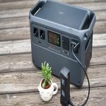 DJI Power Drone Fast Charging Cable freigestellt mit Kabelverlauf und Steckverbindern für schnelles Laden von Drohnenakkus