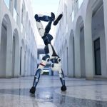 Unitree R1 EDU-U3 humanoider Roboter mit Controller zur manuellen Steuerung