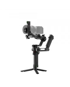 DJI RS 5 Kameragimbal mit montierter Kamera und Tracking-Modul in Studioansicht