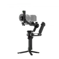 DJI RS 5 Gimbal mit montierter Kamera und Tracking-Modul in Studioansicht