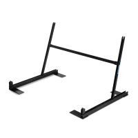 SUNSHARE Ray Halterung mit montiertem schwarzem Solarmodul in Schrägansicht für Garten- und Flachdachmontage 